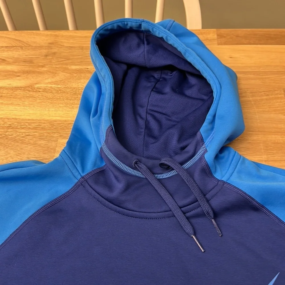 NIKE dri fit therma swoosh hoodie